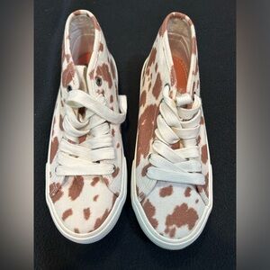 New Billabong Parker Cow Print sneakers. Color is Stable Brown. Ladies sz 6
